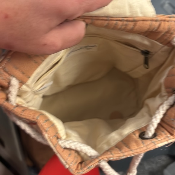 Quilter pattern, rope tie, backpack style. Soft, bucket inside - Picture 4 of 5